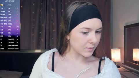 Snapshot of beatrixcutsforth chatting on 10.07.25 Beatrix or Triss3 online show from 10.07.25