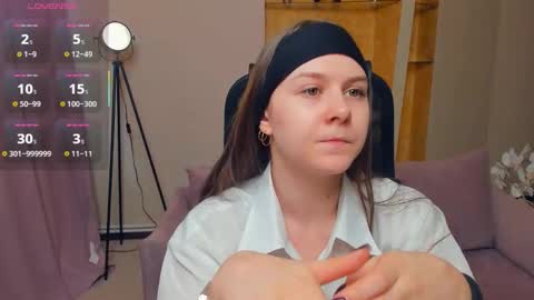 Snapshot of beatrixcutsforth chatting on 10.14.25 Beatrix or Triss3 online show from 10.14.25