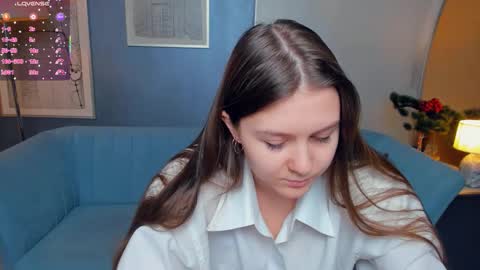 Snapshot of beatrixcutsforth chatting on 10.16.25 Beatrix or Triss3 online show from 10.16.25