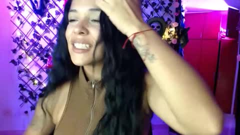 Snapshot of beautibellah chatting on 12.20.25 beautibellah online show from 12.20.25