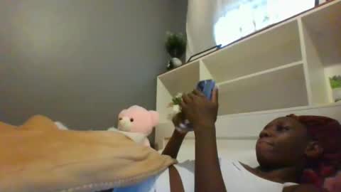 Snapshot of beautie699392 chatting on 02.04.25 Lil stunner online show from 02.04.25