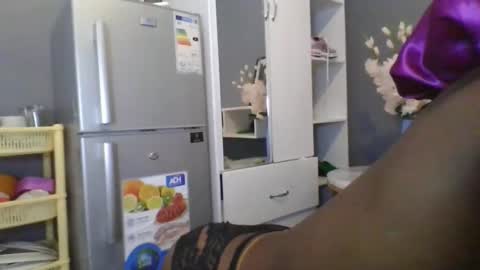 Snapshot of beautie699392 chatting on 12.03.25 Lil stunner online show from 12.03.25