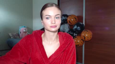 Snapshot of beauty_fruity chatting on 11.12.25 Maria online show from 11.12.25