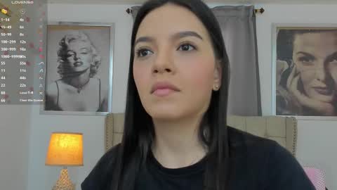 Ariana Reyes online show from 11.25.25