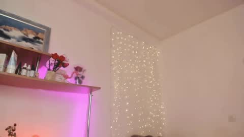 Snapshot of beautyeliise chatting on 04.18.26 Eliise online show from 04.18.26