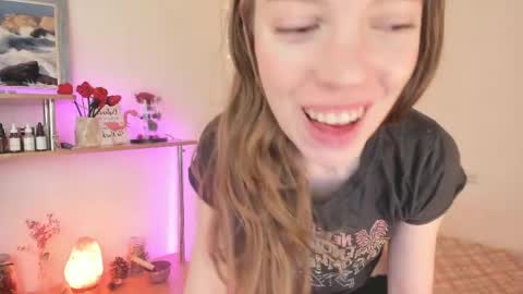 Snapshot of beautyeliise chatting on 04.25.26 Eliise online show from 04.25.26