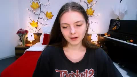 Snapshot of beautyfrominside chatting on 11.03.25 Gloria online show from 11.03.25