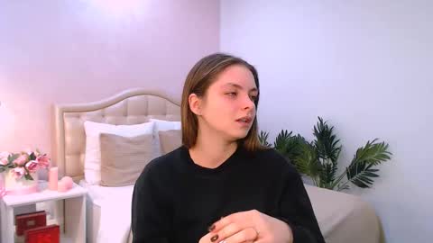 Snapshot of beautyfrominside chatting on 11.24.25 Gloria online show from 11.24.25