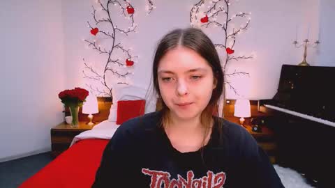 Snapshot of beautyfrominside chatting on 12.15.25 Gloria online show from 12.15.25