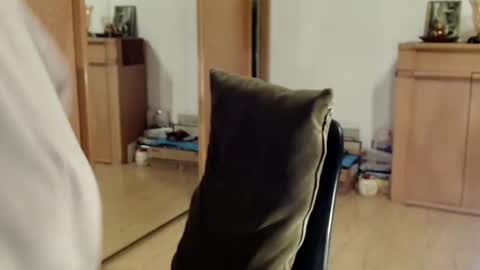 Snapshot of bebacksooon chatting on 11.11.25 Raluca online show from 11.11.25