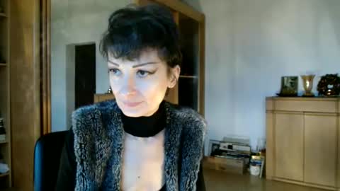Snapshot of bebacksooon chatting on 11.29.25 Raluca online show from 11.29.25