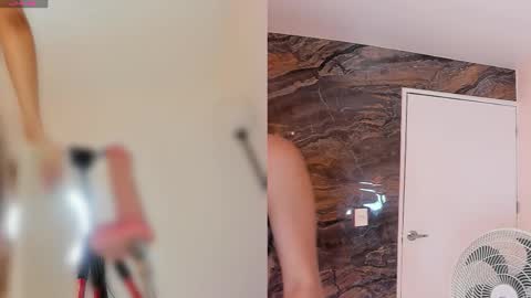 Snapshot of beca_winn chatting on 11.26.25 beca online show from 11.26.25