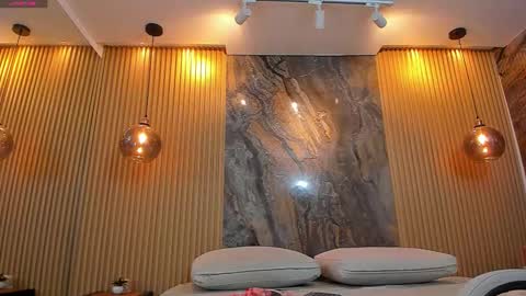 Snapshot of beca_winn chatting on 12.01.25 beca online show from 12.01.25