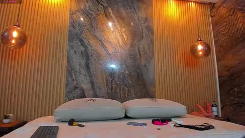 Snapshot of beca_winn chatting on 12.03.25 beca online show from 12.03.25