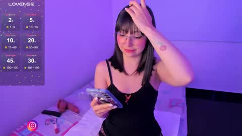 Snapshot of becca_be_ chatting on 09.17.25 Becca is here online show from 09.17.25