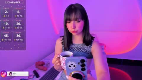 Snapshot of becca_be_ chatting on 09.18.25 Becca is here online show from 09.18.25