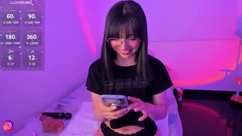 Snapshot of becca_be_ chatting on 11.06.25 Becca is here online show from 11.06.25