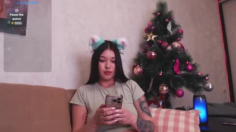 Snapshot of beccahert chatting on 01.06.25 BeccaHert online show from 01.06.25