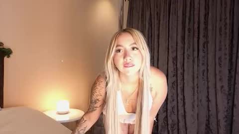 Snapshot of beccajohnson1 chatting on 12.13.25 Becca johnson online show from 12.13.25