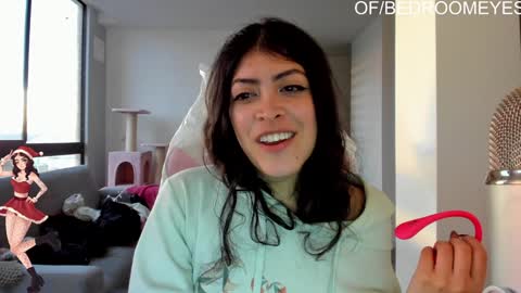 Snapshot of bedroomeyess chatting on 12.18.24 Amber UwU IM MOVING AND IS CRAZY ILL BE BACK VERY SOON 3 MISS YA ALREADY online show from 12.18.24