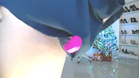 Snapshot of beebeethai chatting on 12.16.24 Bee if you ever see the girl who can take 12 inch all the way inside the ass try me online show from 12.16.24