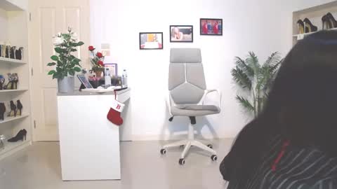 Snapshot of beebeethai chatting on 01.14.25 Bee if you ever see the girl who can take 12 inch all the way inside the ass try me online show from 01.14.25