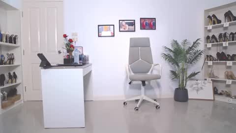 Snapshot of beebeethai chatting on 02.17.25 Bee if you ever see the girl who can take 12 inch all the way inside the ass try me online show from 02.17.25