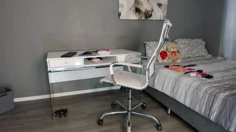 Bee if you ever see the girl who can take 12 inch all the way inside the ass try me online show from 04.20.26