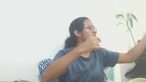 Snapshot of beentage chatting on 11.11.25 Alex online show from 11.11.25