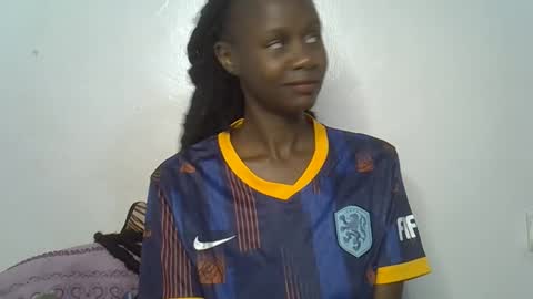 Snapshot of beeswee chatting on 12.15.24 beeswee online show from 12.15.24