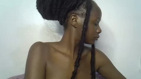 Snapshot of beeswee chatting on 12.20.24 beeswee online show from 12.20.24