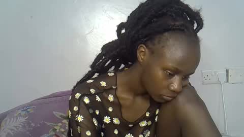 Snapshot of beeswee chatting on 12.24.24 beeswee online show from 12.24.24