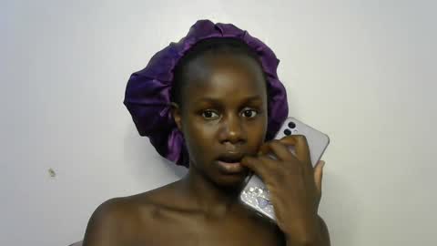 Snapshot of beeswee chatting on 01.07.25 beeswee online show from 01.07.25