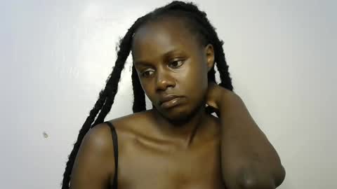 Snapshot of beeswee chatting on 01.08.25 beeswee online show from 01.08.25