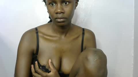 Snapshot of beeswee chatting on 02.08.25 beeswee online show from 02.08.25