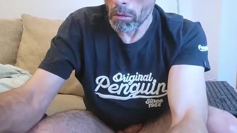 Snapshot of begbestuk chatting on 10.24.25 begbestuk online show from 10.24.25