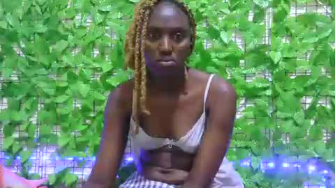 Snapshot of beib_love chatting on 09.15.25 beib_love online show from 09.15.25