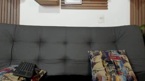 independent model online show from 11.04.25