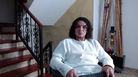 independent model online show from 11.12.25