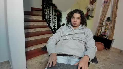 independent model online show from 12.20.25