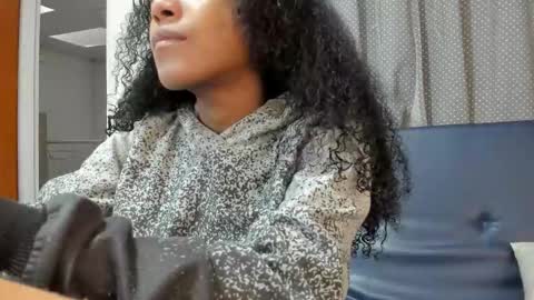 Snapshot of belen10 chatting on 09.19.25 Belen online show from 09.19.25