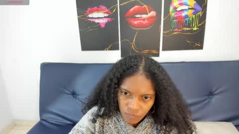 Snapshot of belen10 chatting on 11.12.25 Belen online show from 11.12.25