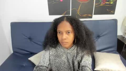 Snapshot of belen10 chatting on 12.01.25 Belen online show from 12.01.25