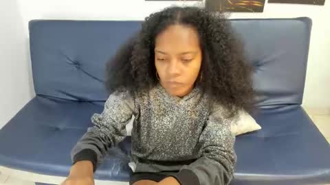 Snapshot of belen10 chatting on 12.05.25 Belen online show from 12.05.25