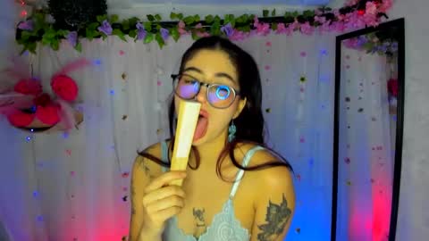 modelo independiente online show from 10.01.25