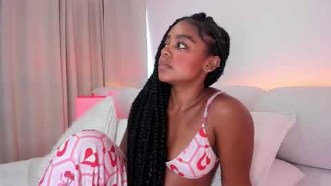 Snapshot of belkis_mills chatting on 10.02.25 Belkis online show from 10.02.25