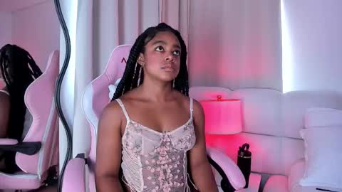 Snapshot of belkis_mills chatting on 10.06.25 Belkis online show from 10.06.25