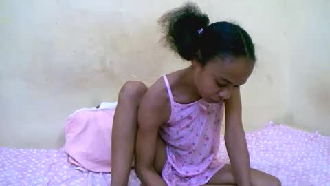 bella193999 online show from 12.17.25