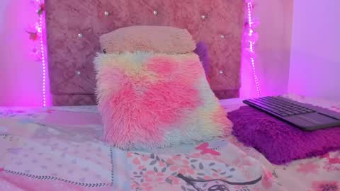 Snapshot of bella__sweets chatting on 01.10.25 Melanie online show from 01.10.25