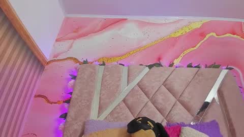 Snapshot of bella__sweets chatting on 02.14.26 Melanie online show from 02.14.26